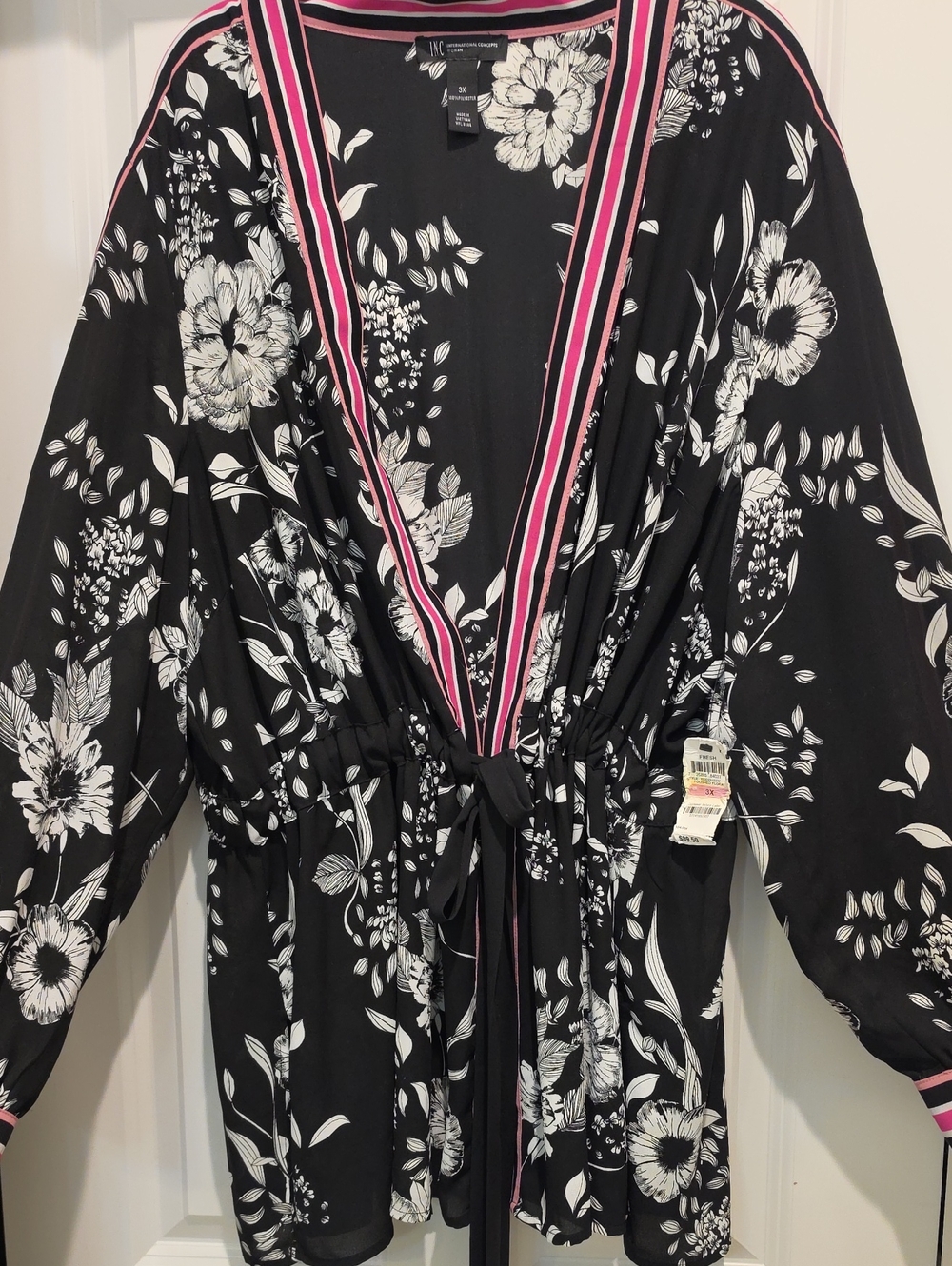 NEW INC International Concepts Black/White Floral Tie-Front Wrap 3x